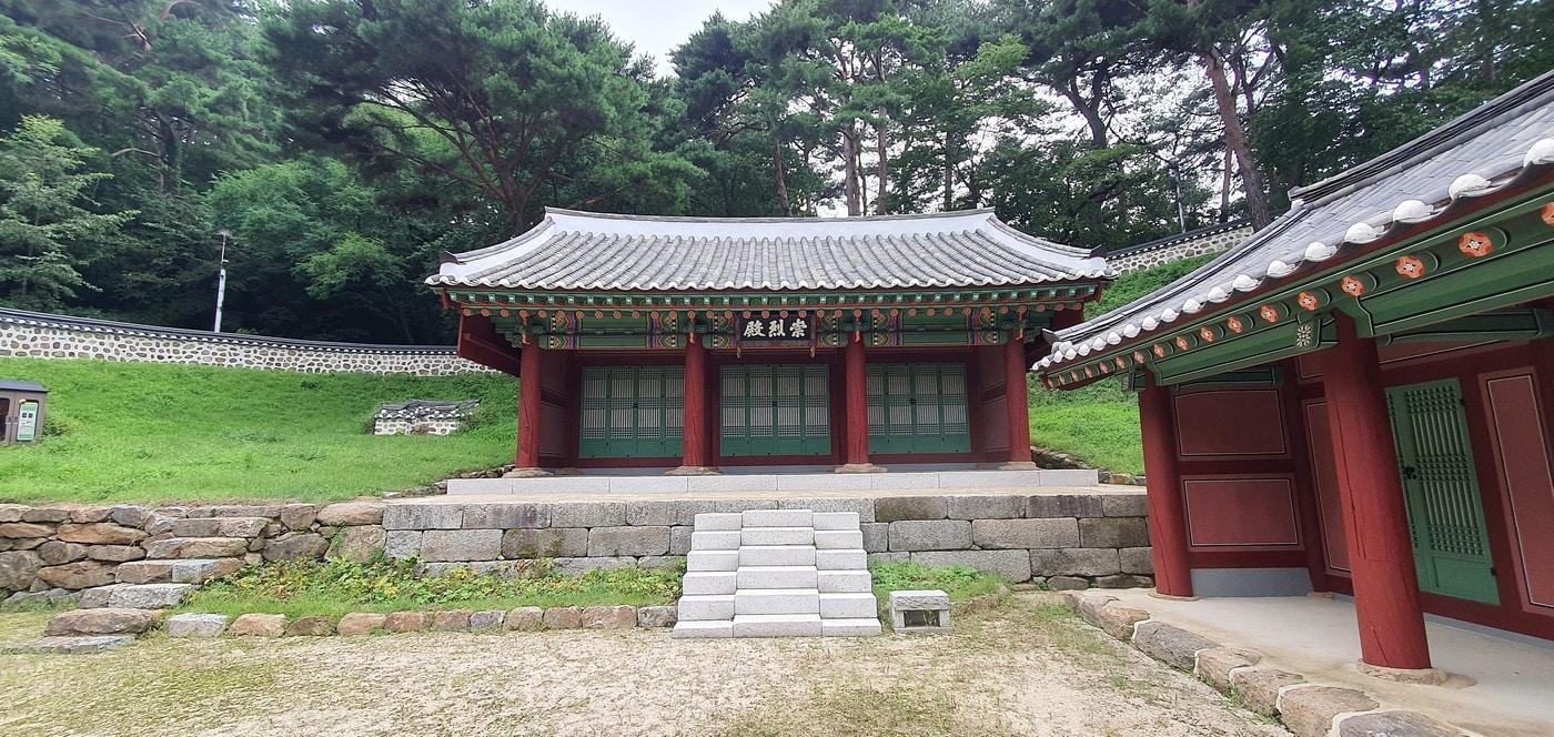 본문 이미지 - 남한산성 숭렬전. (문화재청 제공)  