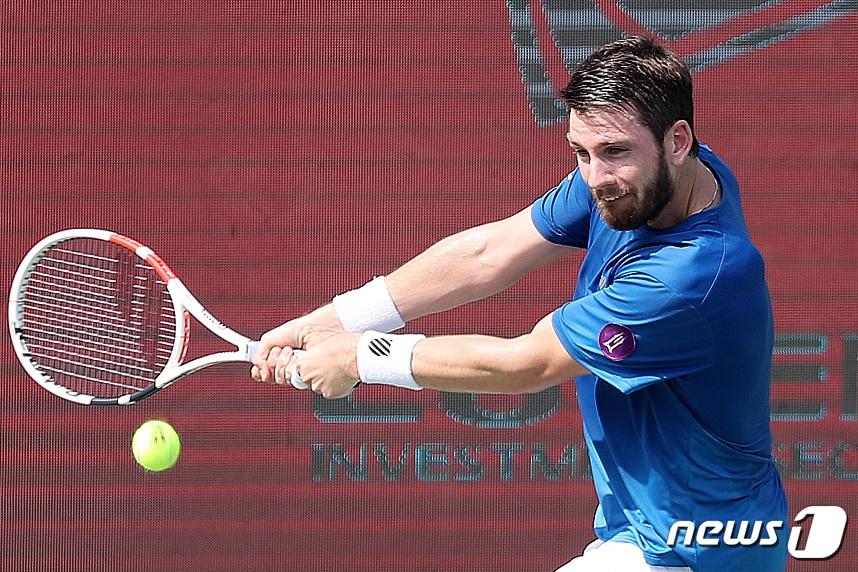 본문 이미지 - 남자 테니스 세계 8위 캐머런 노리(영국)가 29일 서울 송파구 올림픽공원 테니스경기장에서 열린 'ATP 투어 유진투자증권 코리아오픈' 우치다 가이치(163위·일본)와의 16강전 경기를 펼치고 있다. 2022.9.29/뉴스1 ⓒ News1 민경석 기자