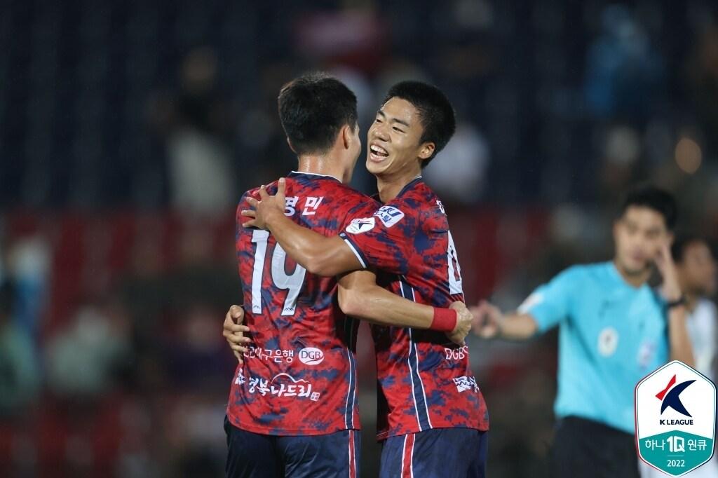 본문 이미지 - 전북 현대와 2-2로 비긴 김천 상무(한국프로축구연맹 제공)