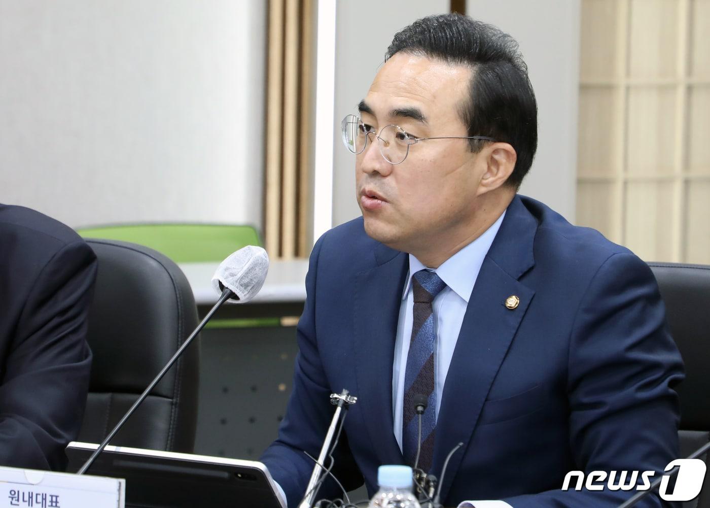 본문 이미지 - 박홍근 더불어민주당 최고위원이 30일 전남도청 서재필실에서 열린 당 최고위원회 회의에서 발언하고 있다. 2022.9.30/뉴스1 ⓒ News1 이수민 기자