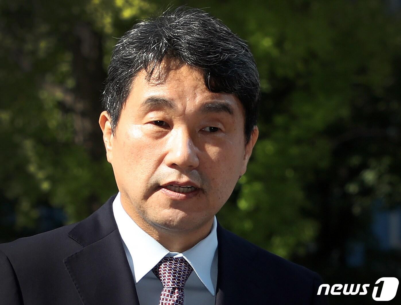 본문 이미지 - 이주호 사회부총리 겸 교육부장관 후보자가 30일 오전 서울 영등포구 여의도 한국교육시설안전원에 마련된 인사청문회 사무실로 출근, 취재진 질문에 답하고 있다. 2022.9.30/뉴스1 ⓒ News1 황기선 기자