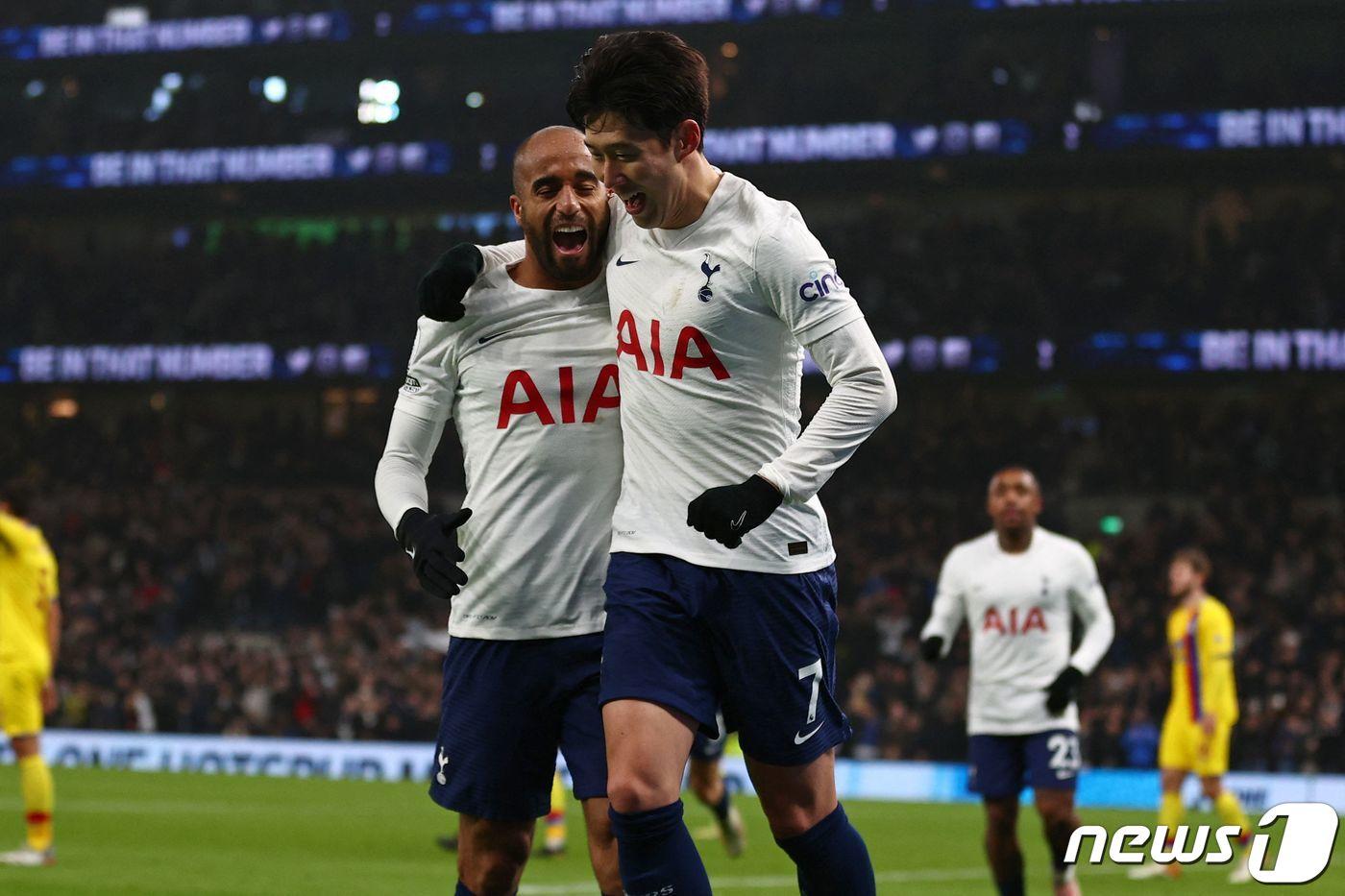 토트넘의 손흥민과 루카스 모우라. ⓒ AFP=뉴스1