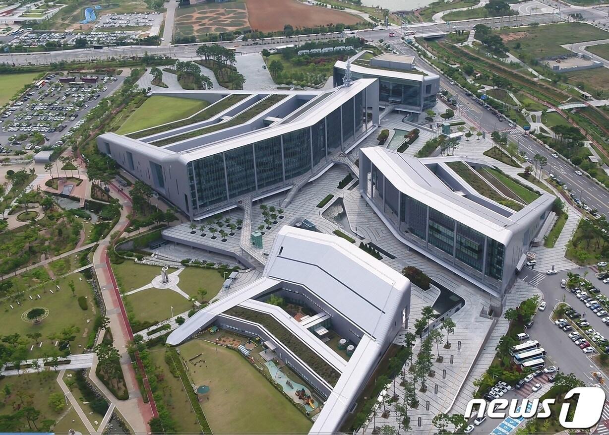 본문 이미지 - 충남도청 전경.