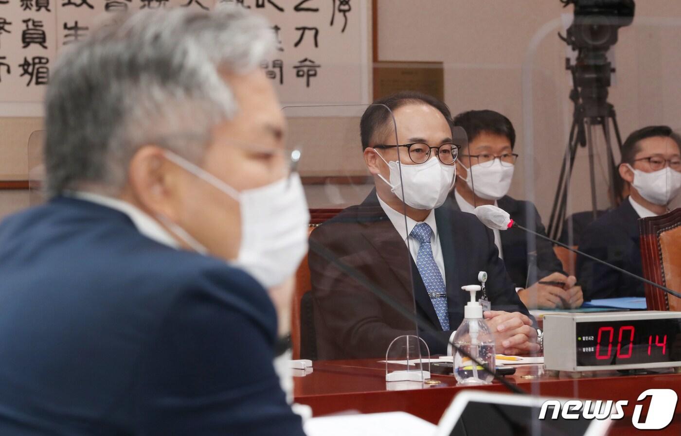 본문 이미지 - 이원석 검찰총장 후보자가 5일 서울 여의도 국회 법제사법위원회에서 열린 인사청문회에 출석해 있다. (공동취재) 2022.9.5/뉴스1 ⓒ News1 허경 기자