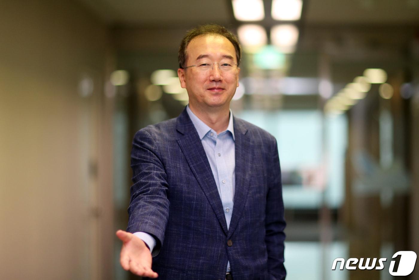 본문 이미지 - 김규식 기업거버넌스포럼 대표가 서울 종로구 뉴스1 본사에서 인터뷰 전 포즈를 취하고 있다. 2022.9.5/뉴스1 ⓒ News1 황기선 기자
