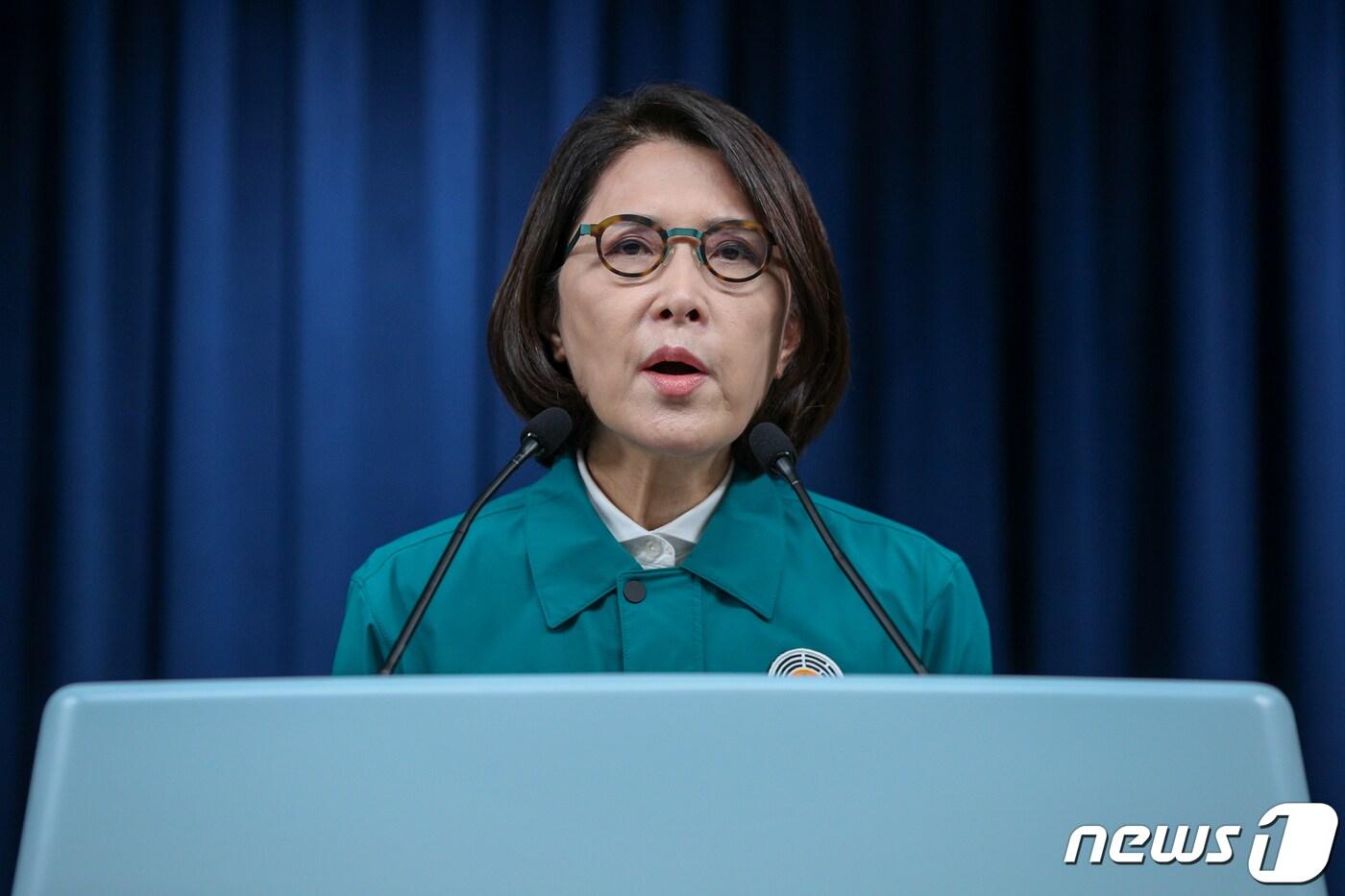 강인선 대변인이 6일 오후 용산 대통령실에서 현안 관련 브리핑을 하고 있다. 강 대변인에 따르면 윤석열 대통령은 이날 오후 국가위기관리센터에서 태풍 '힌남노' 피해 상황에 관한 종합 보고를 받고 피해를 입은 국민들을 돕기 위한 복구와 지원방안을 논의했다. 2022.9.6/뉴스1 ⓒ News1 안은나 기자