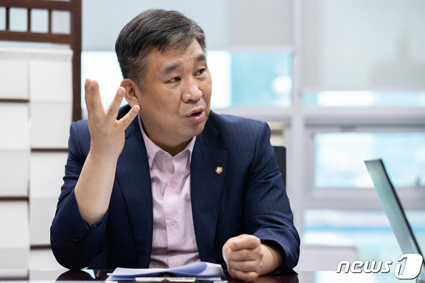 본문 이미지 - 최승재 국민의힘 의원이 7일 오후 서울 여의도 국회 의원회관에서 뉴스1과 인터뷰를 하고 있다. 2022.9.7/뉴스1 ⓒ News1 이재명 기자