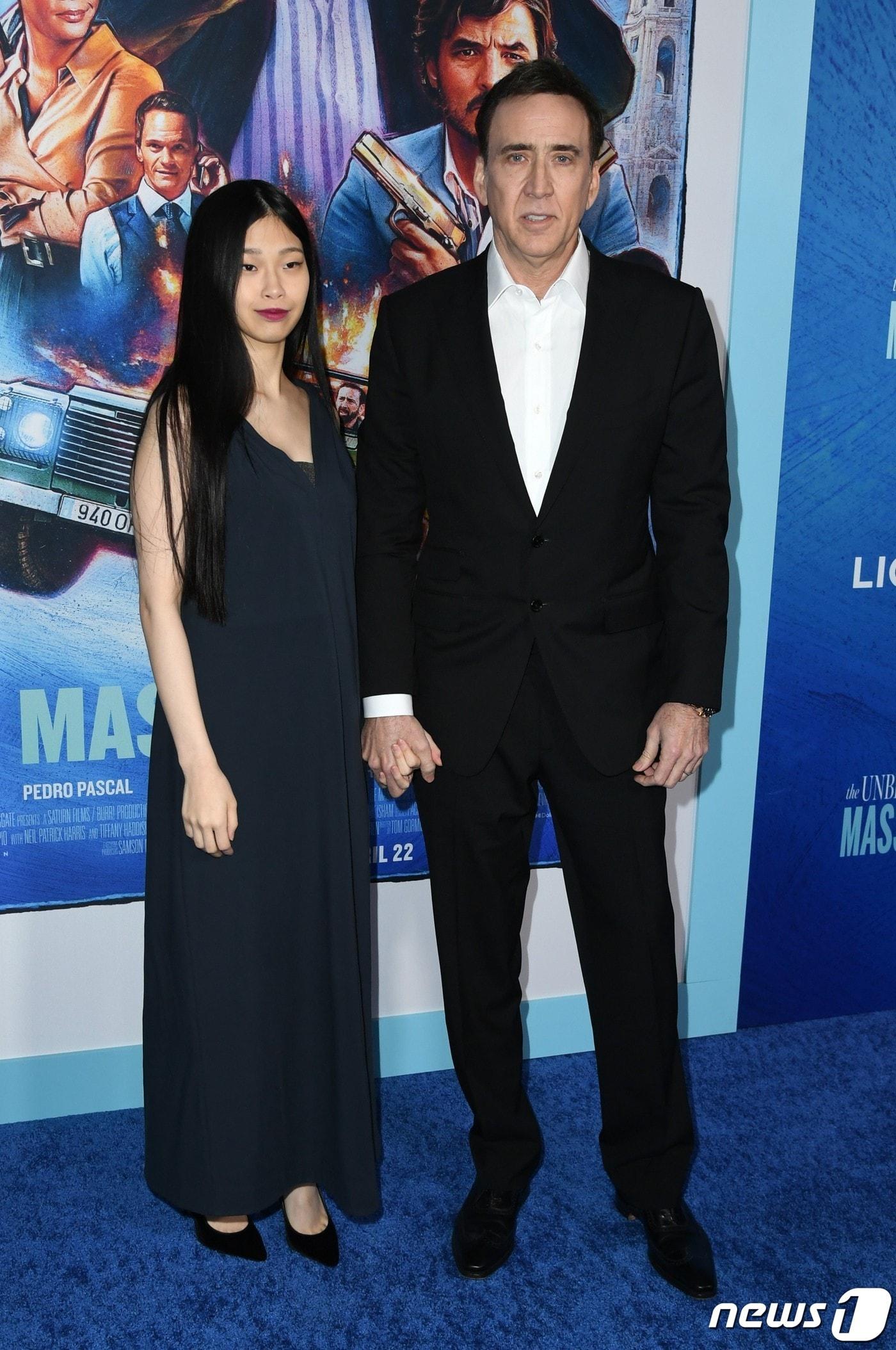 본문 이미지 - 시바타 리코(왼쪽)와 니콜라스 케이지 ⓒ AFP=뉴스1