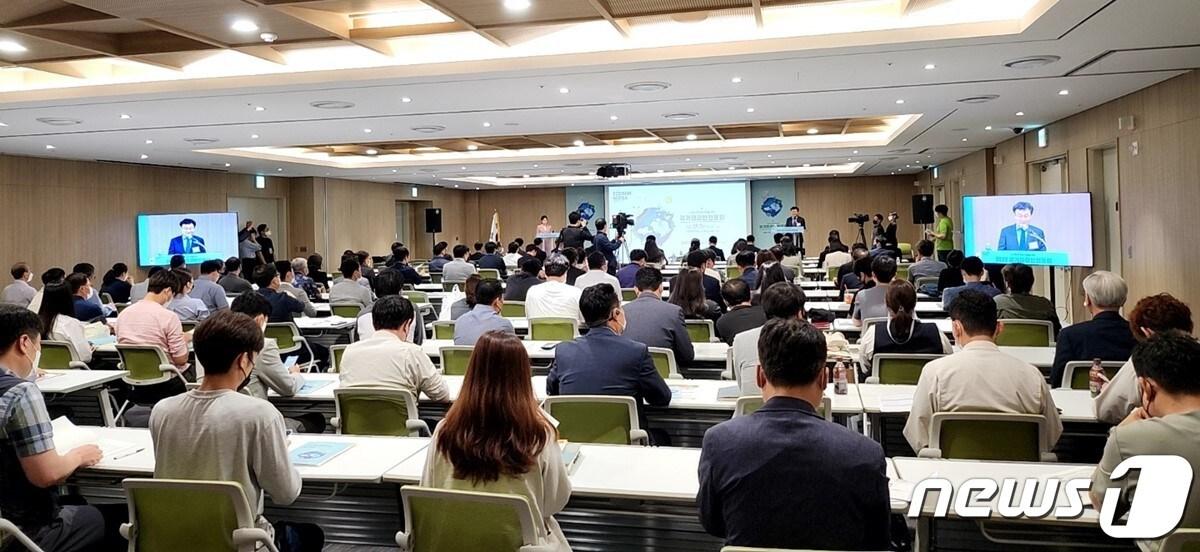 본문 이미지 - 지속가능한 미래를 모색하는 환경종합전시회 ‘에코 페어 코리아 2022(ECO FAIR KOREA 2022)’가 지난 7일 수원컨벤션센터에서 막을 내렸다.(경기도 제공)