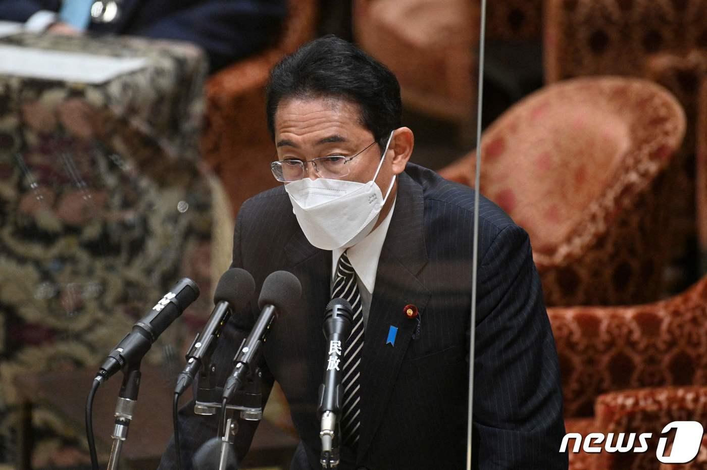 본문 이미지 - 기시다 후미오 일본 총리가 8일 일본 국회 폐회 중 아베 신조 전 총리의 국장과 관련해 의원들에게 설명하고 있다. ⓒ AFP=뉴스1 ⓒ News1 강민경 기자