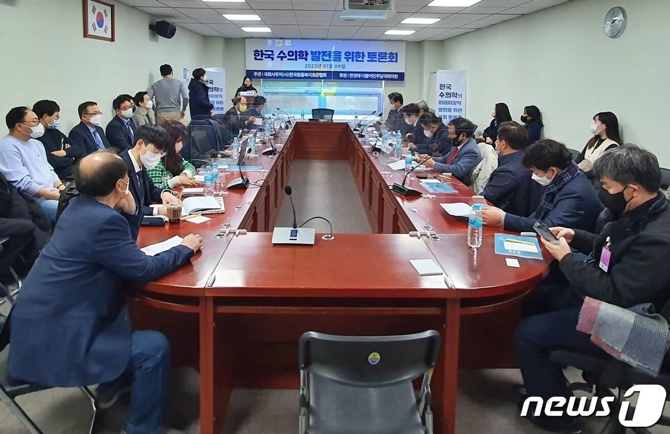 본문 이미지 - '2023 한국수의학의 미래지향적 발전을 위한 토론회'가 9일 서울 영등포구 국회의원회관에서 열렸다. ⓒ 뉴스1 최서윤 기자