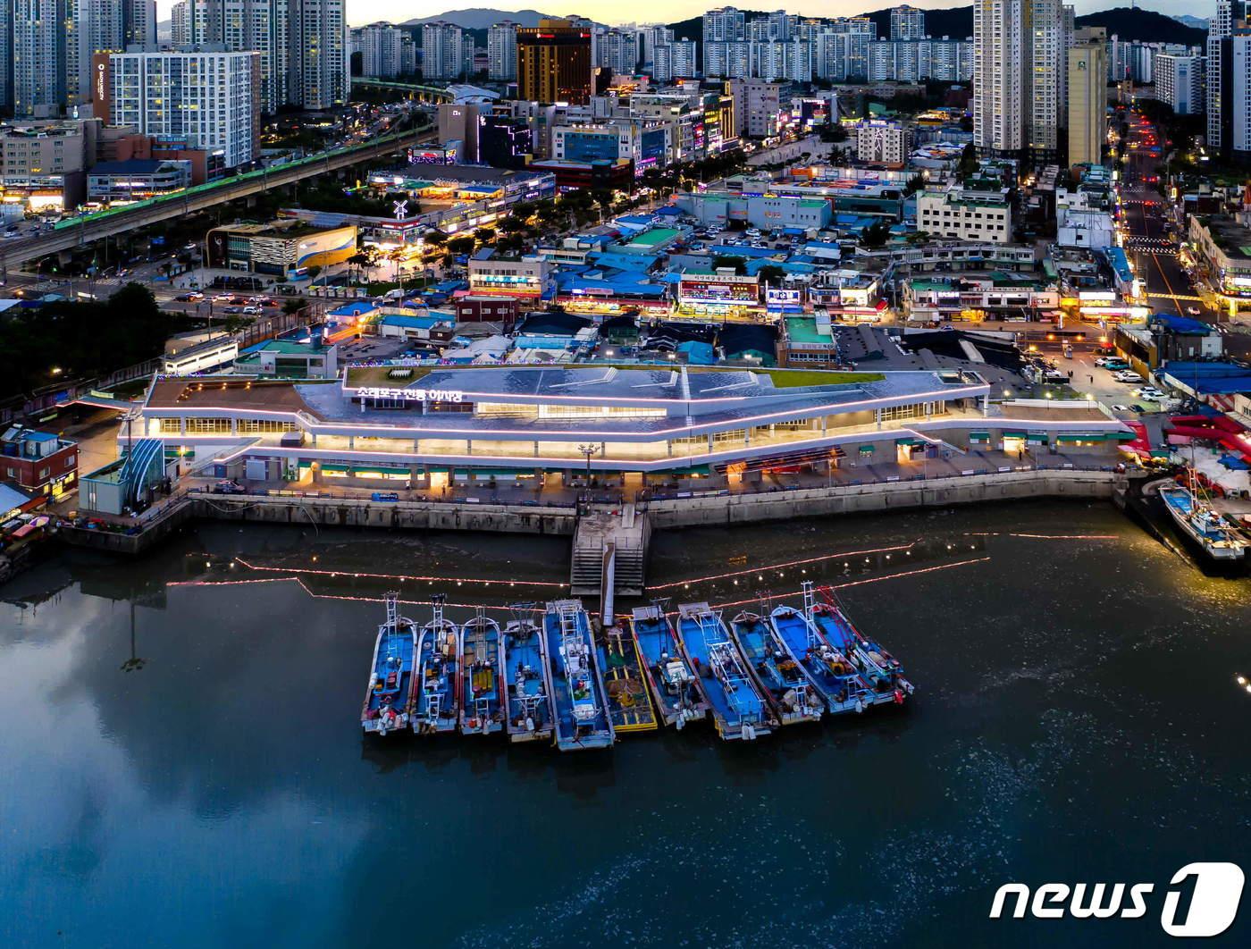 본문 이미지 - 인천 소래포구 전통어시장 전경.(인천시 제공) ⓒ News1 강남주 기자