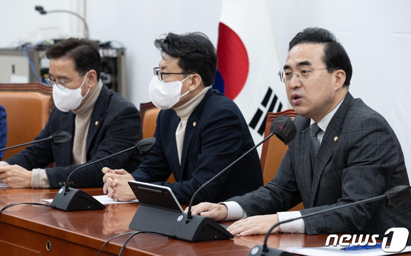 본문 이미지 - 박홍근 더불어민주당 원내대표가 10일 오전 서울 여의도 국회에서 열린 원내대책회의에서 발언을 하고 있다. 2023.1.10/뉴스1 ⓒ News1 유승관 기자