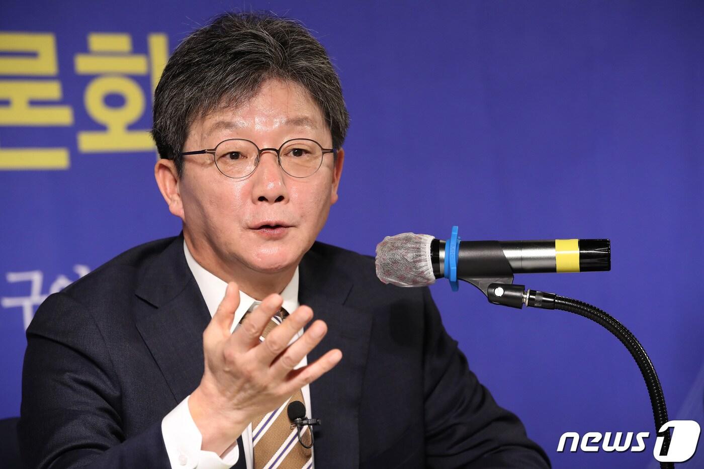 국민의힘 당권주자로 꼽히는 유승민 전 의원이 11일 오전 대구 남구 이천동 대구아트파크에서 열린 대구·경북 중견언론인모임 아시아포럼21 주최 '제110회 릴레이 정책토론회'에 참석해 질문에 답하고 있다. 2023.1.11/뉴스1 ⓒ News1 공정식 기자