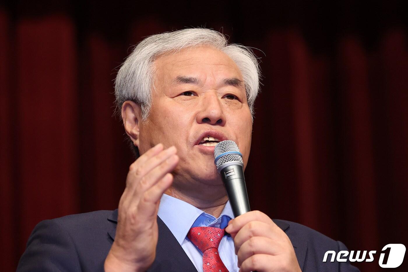 전광훈 사랑제일교회 목사가 11일 서울 영등포구 63스퀘어에서 유튜브 연합 기자회견을 하고 있다. 2023.1.11/뉴스1 ⓒ News1 조태형 기자