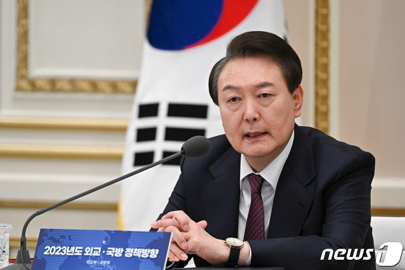 본문 이미지 - 윤석열 대통령이 11일 오전 청와대 영빈관에서 열린 2023년 외교부·국방부 연두 업무보고에서 발언하고 있다. (대통령실 제공) 2023.1.11/뉴스1 ⓒ News1 안은나 기자