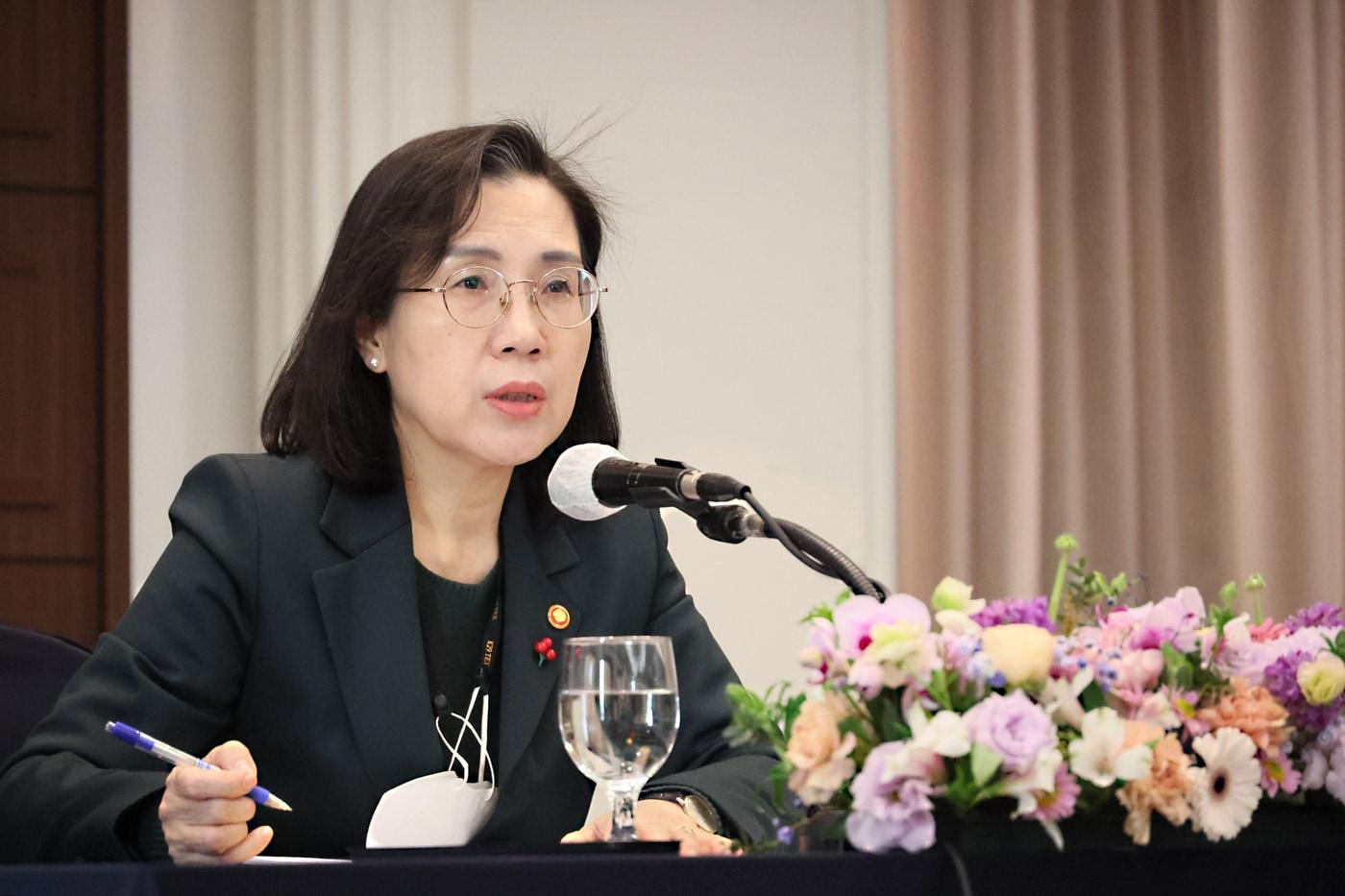 본문 이미지 - 김현숙 여성가족부 장관이 12일 오전 서울 중구 프레스센터에서 신년 기자간담회에서 발언하고 있다. (여성가족부 제공)