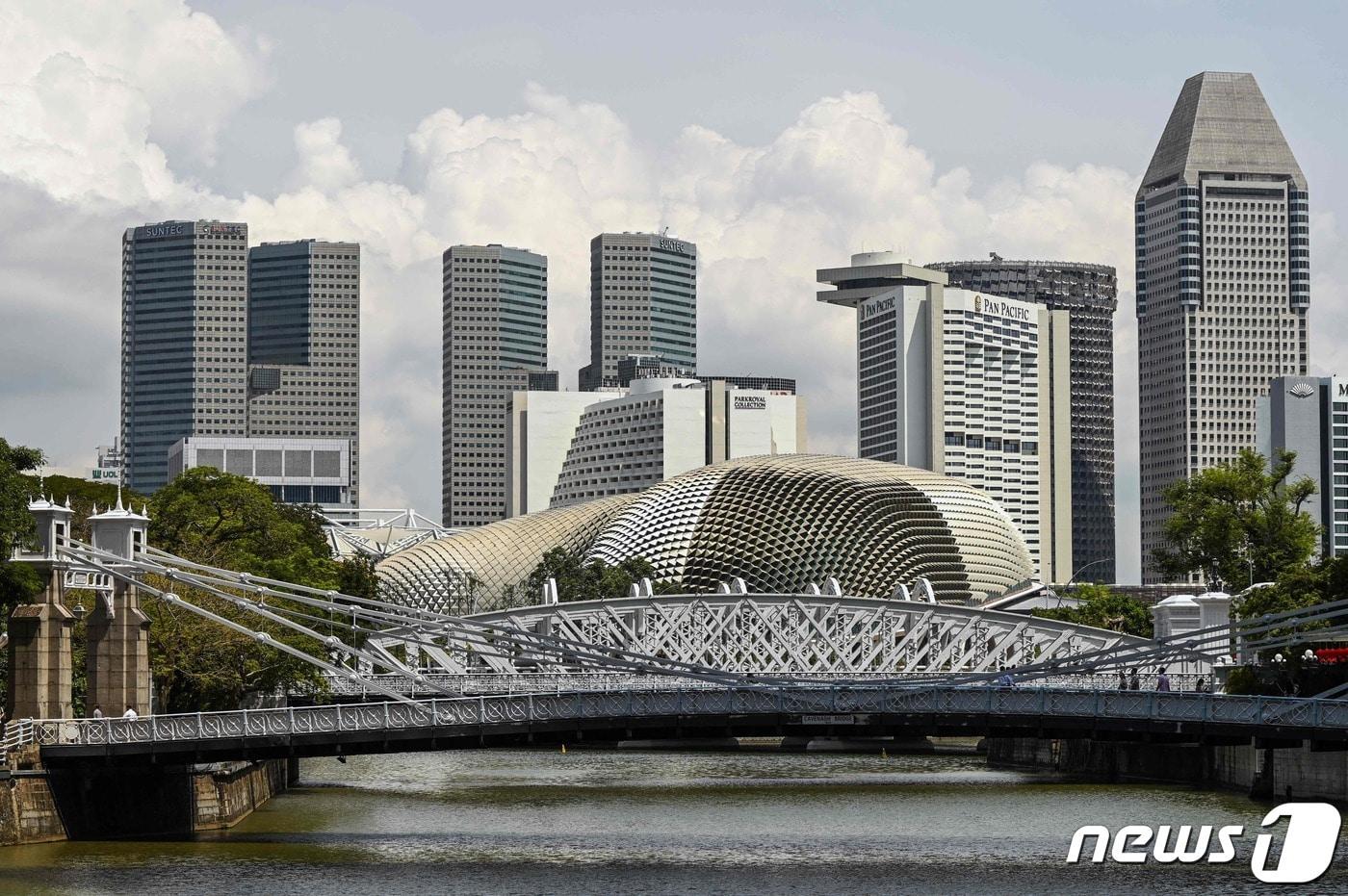 싱가포르 카베나 다리와 금융지구 전경. 2023.1.12. ⓒ AFP=뉴스1 ⓒ News1 김성식 기자