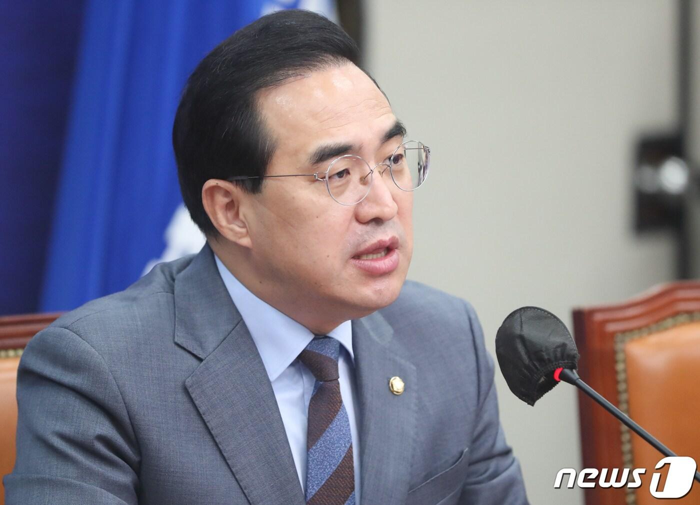 본문 이미지 - 박홍근 더불어민주당 원내대표가 13일 서울 여의도 국회에서 열린 최고위원회의에서 모두 발언을 하고 있다. 2023.1.13/뉴스1 ⓒ News1 허경 기자