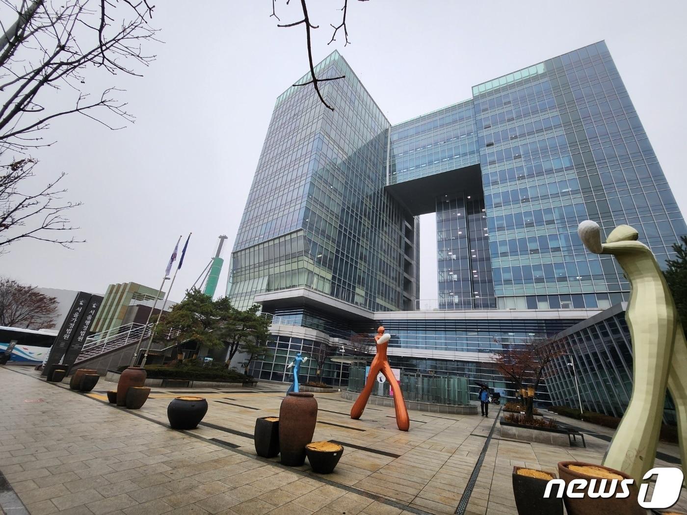 본문 이미지 - 서울행정법원 전경.