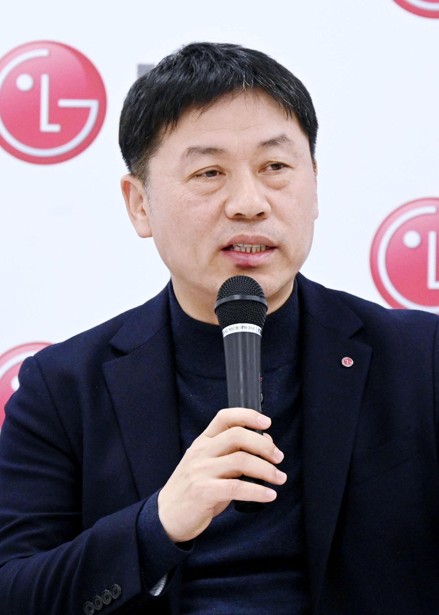 본문 이미지 - 류재철 LG전자 H&A(홈어플라이언스&에어솔루션) 본부장(사장)은 9일(현지시간) 미국 테네시주 클락스빌에 위치한 LG전자 테네시 생산법인에서 진행한 기자간담회에서 말하고 있다. (LG전자 제공)