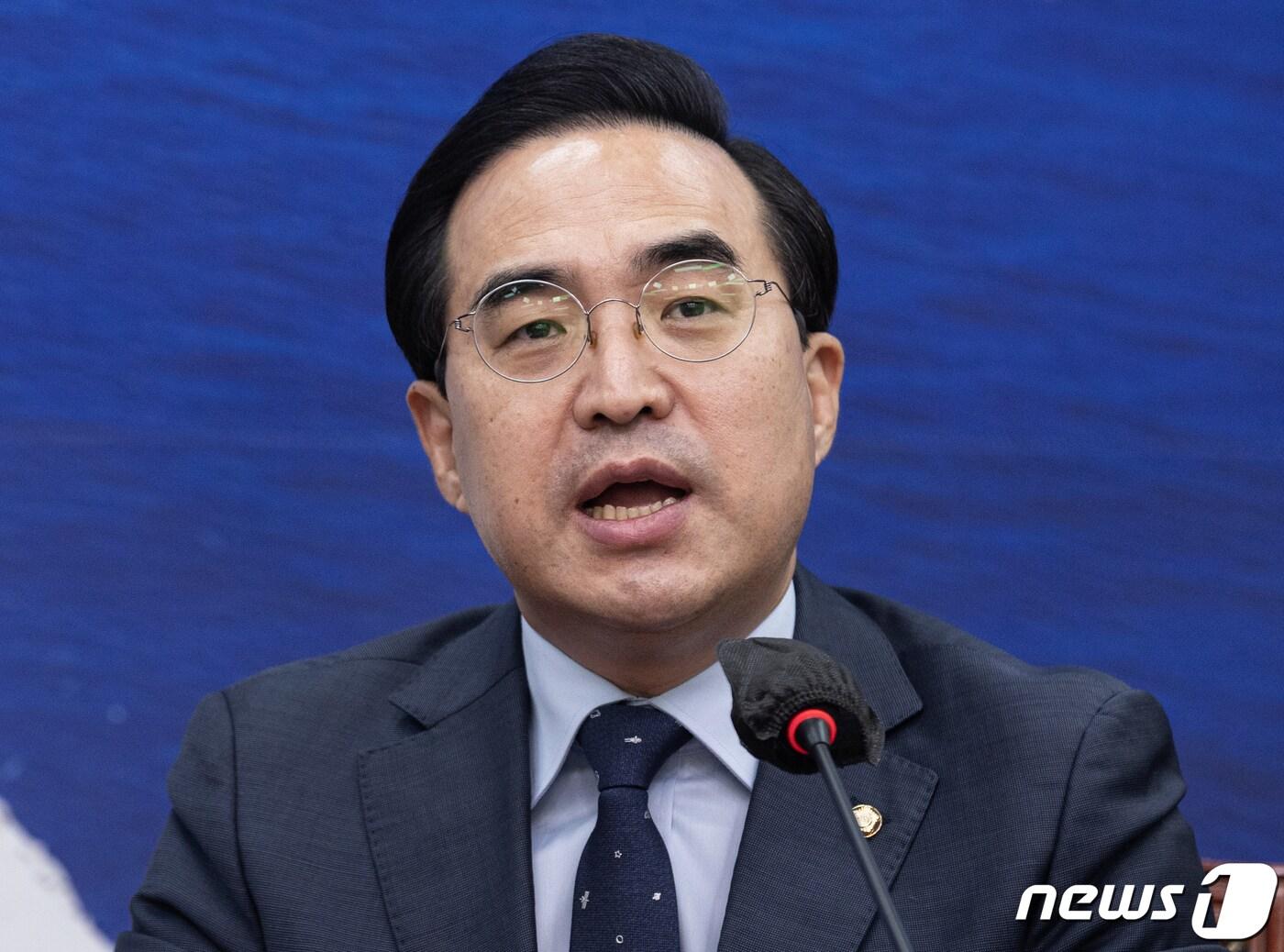 본문 이미지 - 박홍근 더불어민주당 원내대표가 16일 오전 서울 여의도 국회에서 열린 최고위원회의에서 발언을 하고 있다. 2023.1.16/뉴스1 ⓒ News1 이재명 기자