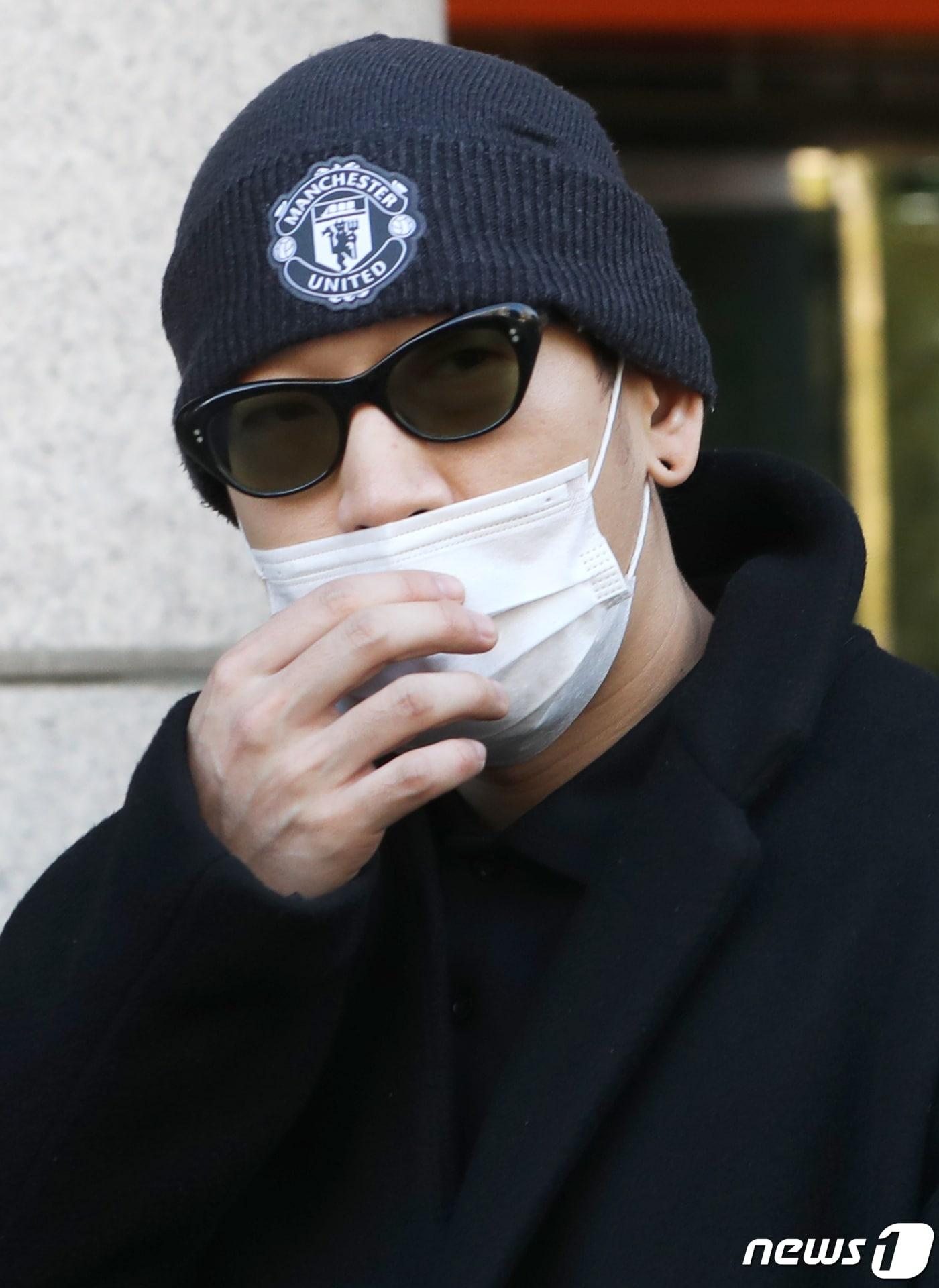 본문 이미지 - 래퍼 뱃사공이 첫 재판을 마친 뒤 서울서부지법을 나서고 있다. 2023.1.16/뉴스1 ⓒ News1 권현진 기자