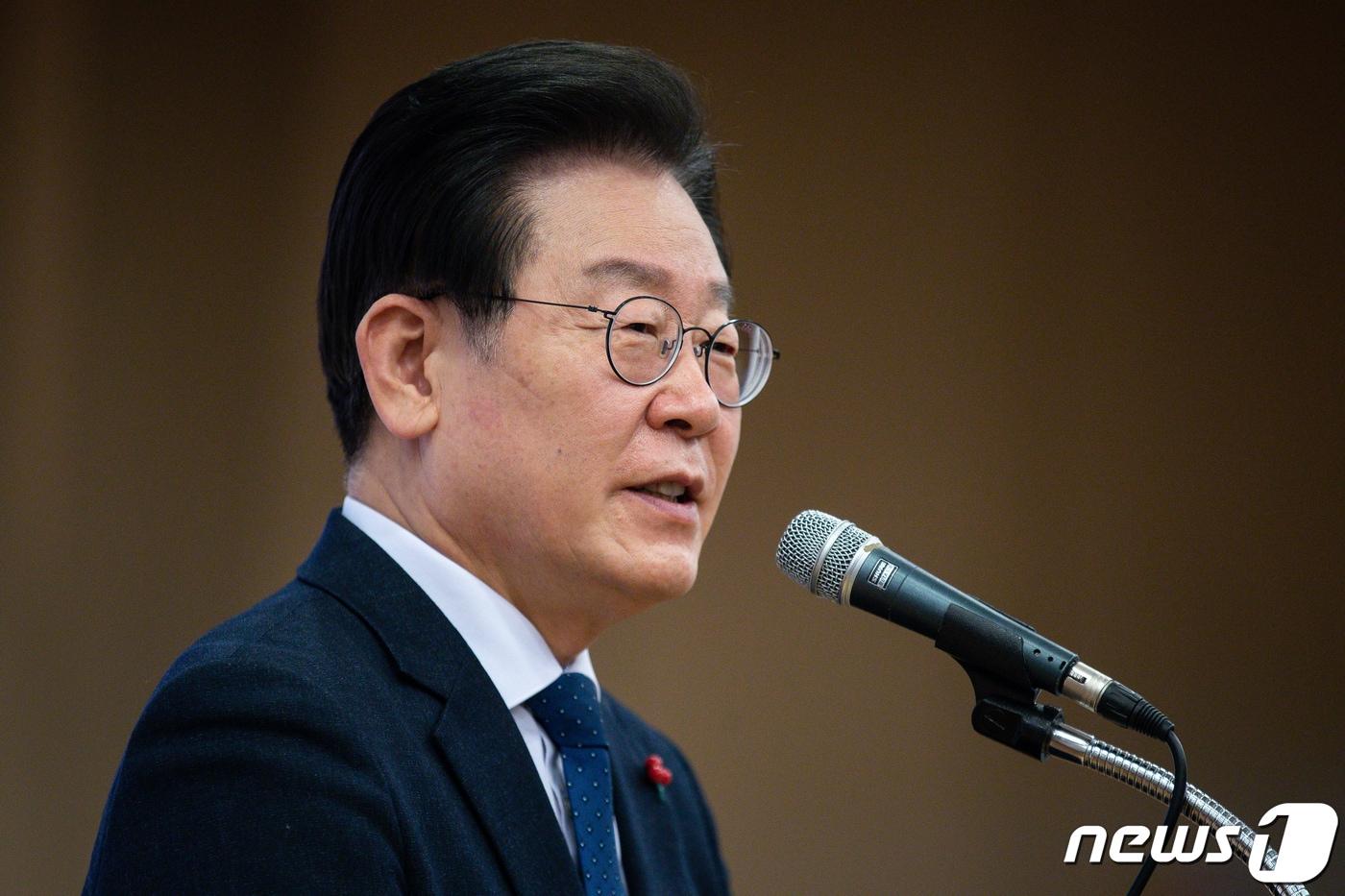 이재명 더불어민주당 대표가 16일 서울 여의도 국회도서관에서 열린 더불어민주당 2023년 참좋은지방정부위원회 출범식에서 인사말을 하고 있다.2023.1.16/뉴스1 ⓒ News1 유승관 기자