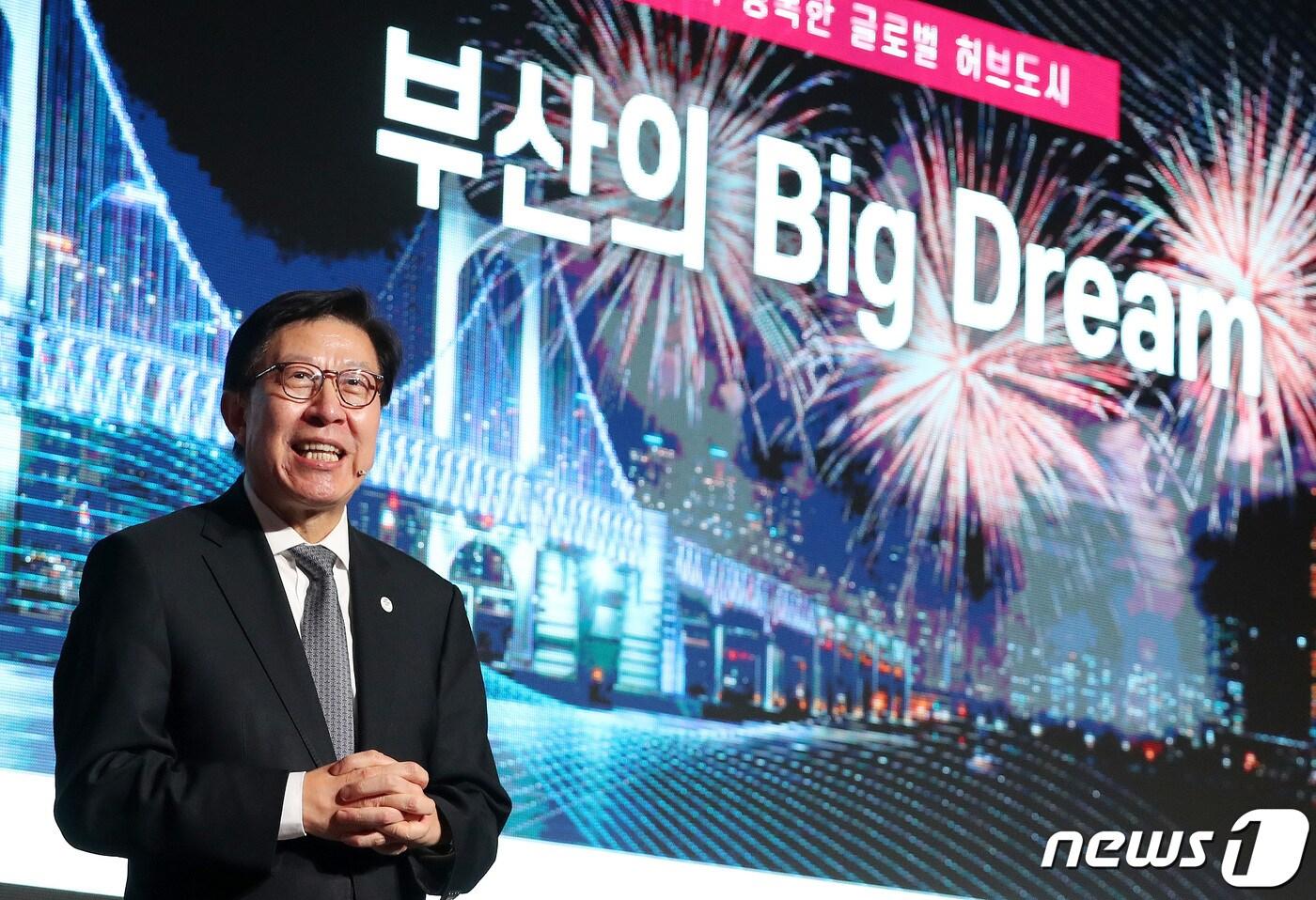 본문 이미지 - 박형준 부산시장이 16일 서울 중구 롯데호텔에서 열린 2023부산 출향인사 초청 신년인사회에서 부산의 미래 비전을 밝히고 있다. 2023.1.16/뉴스1 ⓒ News1 박세연 기자