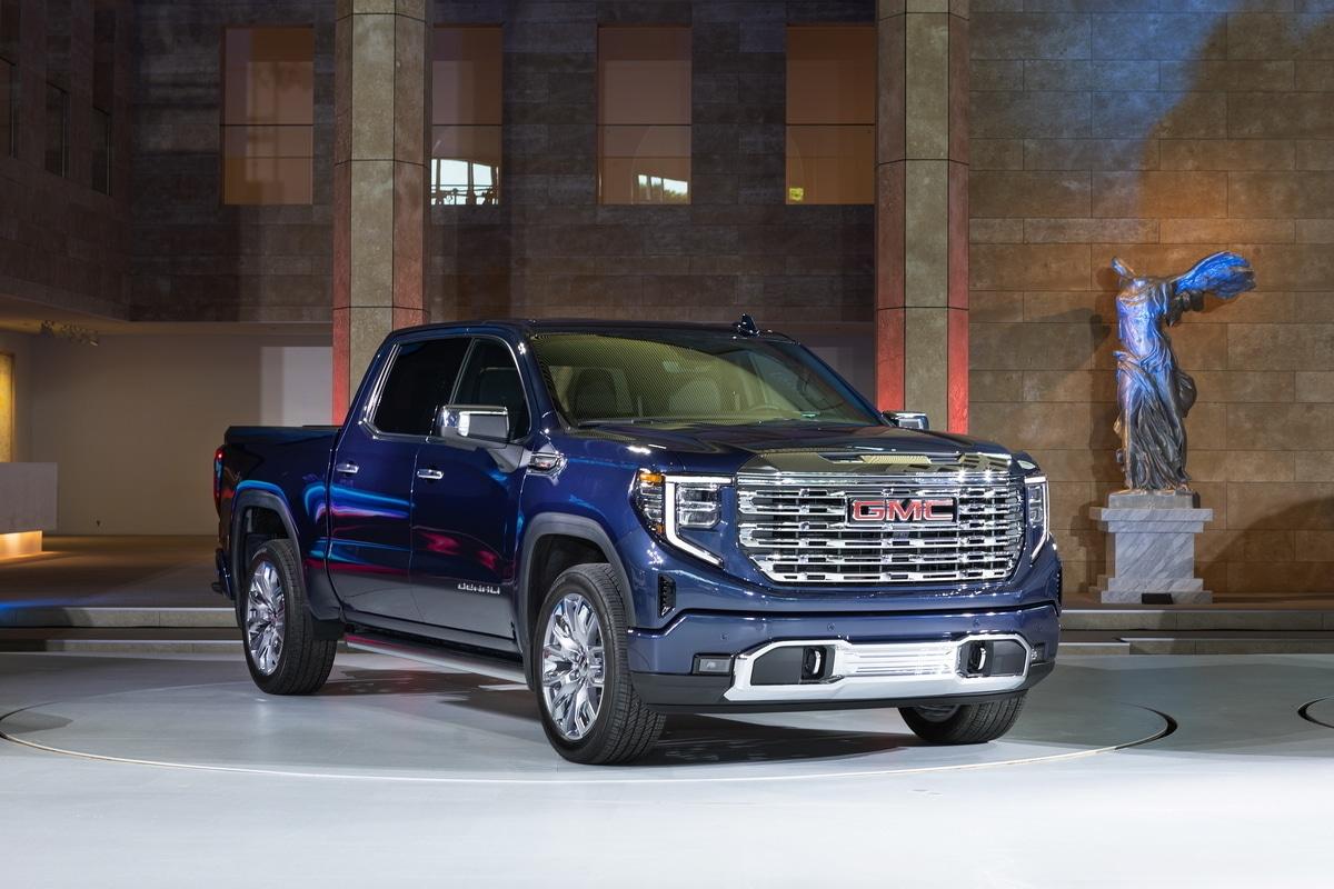 본문 이미지 - 지난해 6월 GM 브랜드 데이에서 첫 공개된 GMC 시에라 드날리(한국지엠 제공)