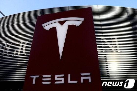 본문 이미지 - 테슬라 로고. ⓒ 로이터=뉴스1 ⓒ News1 정윤영 기자