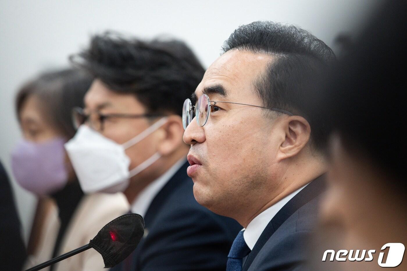 박홍근 더불어민주당 원내대표가 17일 서울 여의도 국회에서 열린 원내대책회의에서 모두 발언을 하고 있다. 2023.1.17/뉴스1 ⓒ News1 유승관 기자