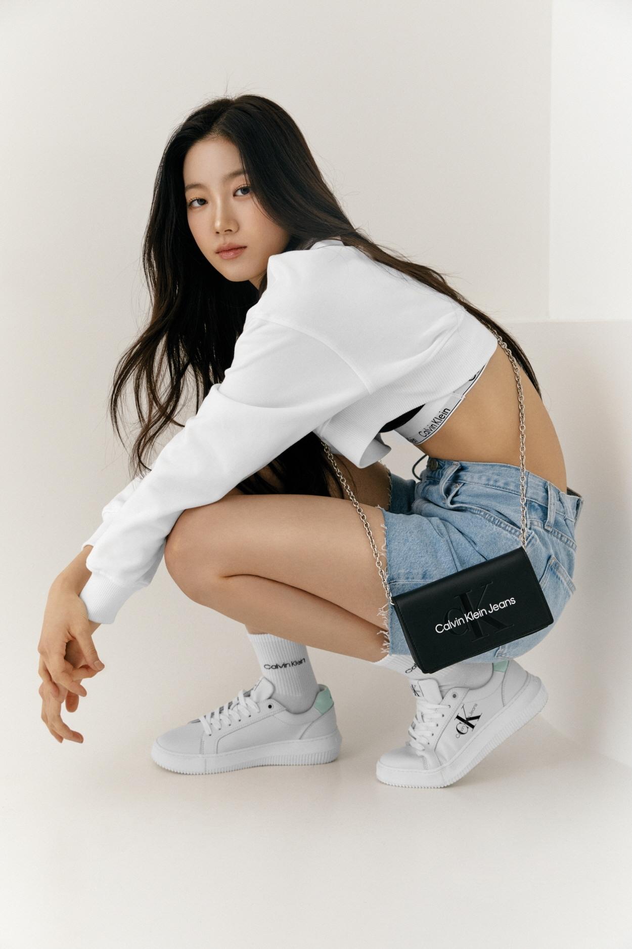 본문 이미지 - 카즈하, 캘빈클라인 제공