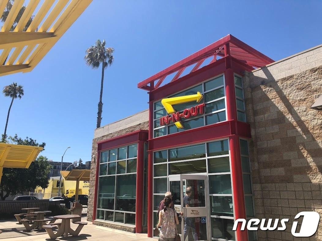 본문 이미지 - 캘리포니아에 본사를 둔 인앤아웃이 2026년 테네시주 내슈빌에 지점을 설립하겠다고 발표했다. '신선한 재료 공급'을 이유 미시시피강 동쪽 확장을 거부해온 기존 방침을 바꾼 것으로, 인근 시카고 지점도 '곧' 가능할 것이라는 전망이다. ⓒ News1 박영주 통신원