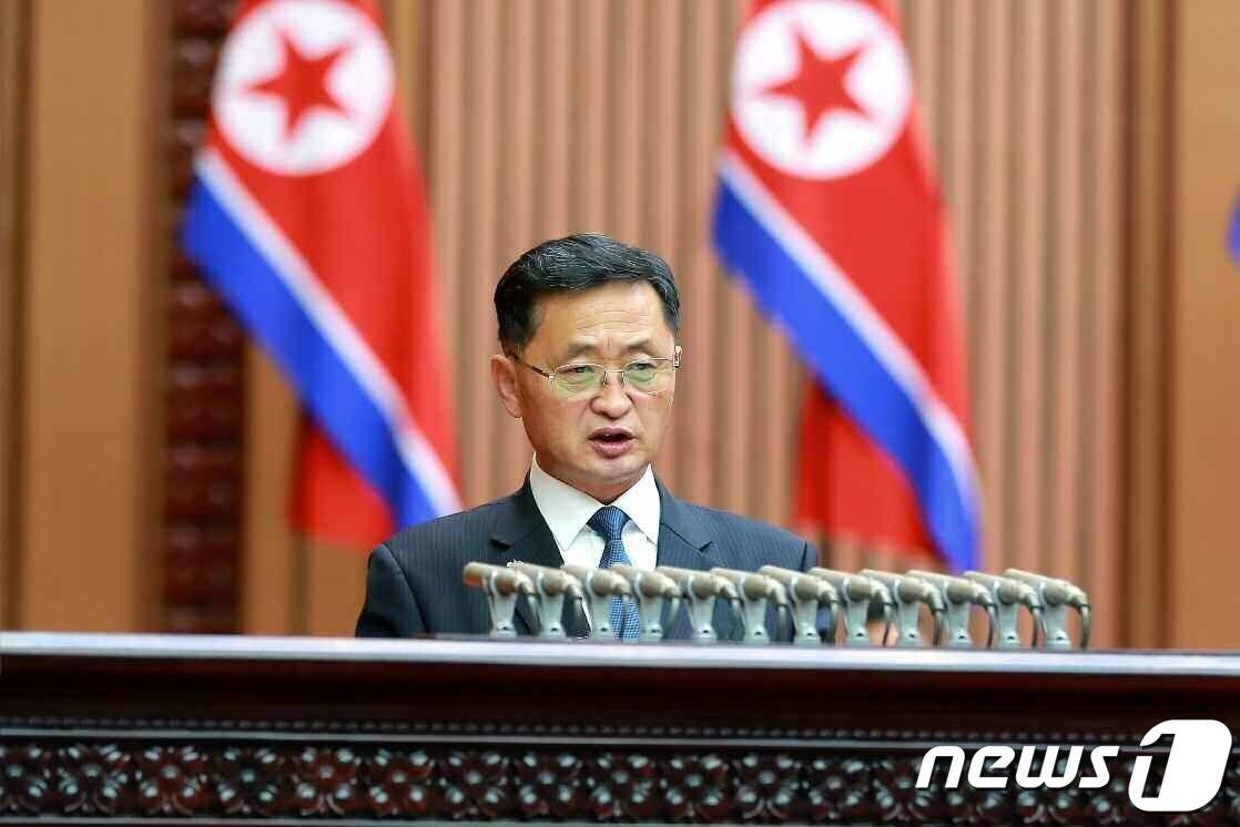 본문 이미지 - (평양 노동신문=뉴스1) = 북한 김덕훈 내각총리. [국내에서만 사용가능. 재배포 금지. DB 금지. For Use Only in the Republic of Korea. Redistribution Prohibited] rodongphoto@news1.kr