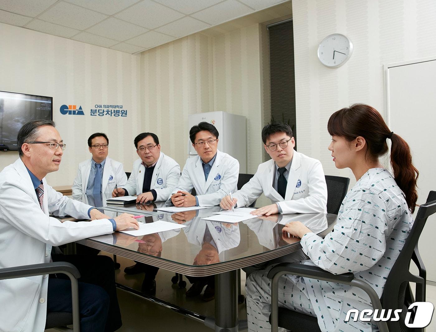 본문 이미지 - 분당차병원 암센터 다학제 진료 사진(분당차병원 제공.)