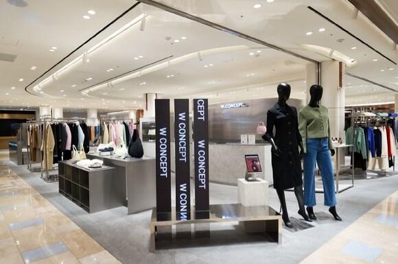 본문 이미지 - W컨셉이 신세계백화점 강남점에 매장을 오픈했다.&#40;W컨셉제공&#41;