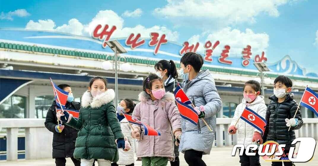 본문 이미지 - (평양 노동신문=뉴스1) = 북한의 어린이들. [국내에서만 사용가능. 재배포 금지. DB 금지. For Use Only in the Republic of Korea. Redistribution Prohibited] rodongphoto@news1.kr