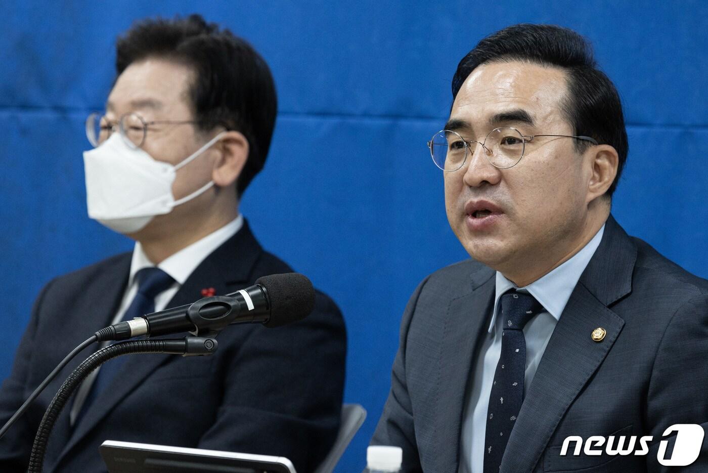 본문 이미지 - 박홍근 더불어민주당 워내대표가 2일 오전 부산 연제구 더불어민주당 부산시당에서 열린 부산 현장 최고위원회의에서 발언을 하고 있다. 2023.1.2/뉴스1 ⓒ News1 이재명 기자