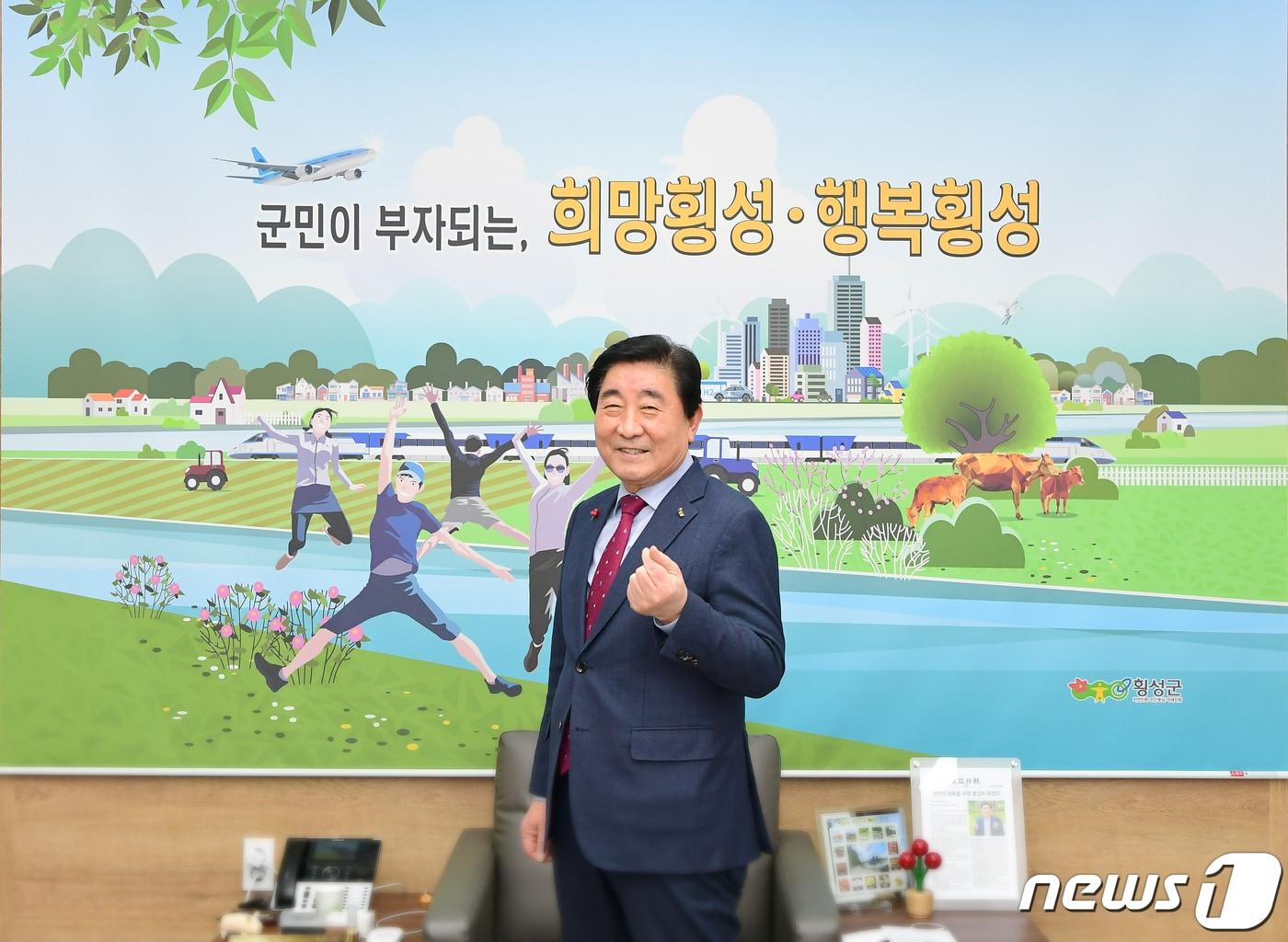 본문 이미지 - 김명기 횡성군수.(횡성군 제공)/뉴스1
