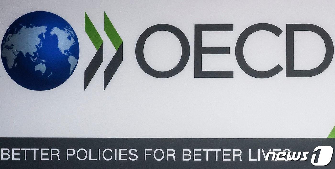 본문 이미지 - (Organization for Economic Cooperation and Development (OECD)  (Photo by Ian LANGSDON / POOL / AFP) ⓒ AFP=뉴스1