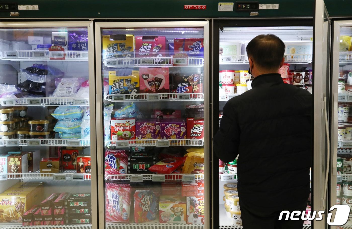 서울 시내 마트에 아이스크림이 진열되어 있다. &#40;사진은 기사 내용과 무관함&#41; 2023.1.2/뉴스1 ⓒ News1 김민지 기자