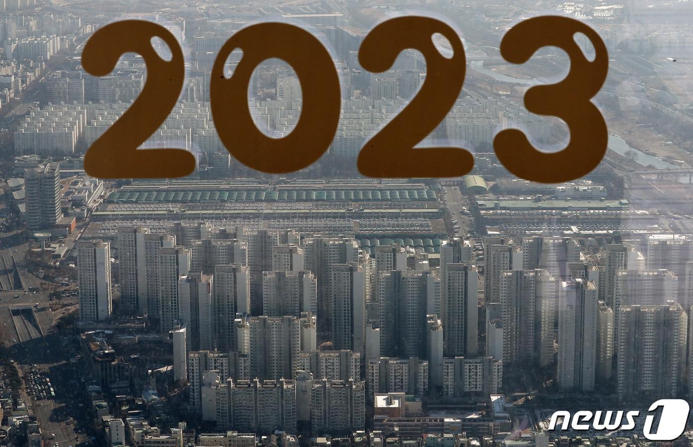 본문 이미지 -  서울 송파구 롯데월드타워 서울스카이에서 바라본 아파트 단지 모습. 2023.1.2/뉴스1 ⓒ News1 박세연 기자