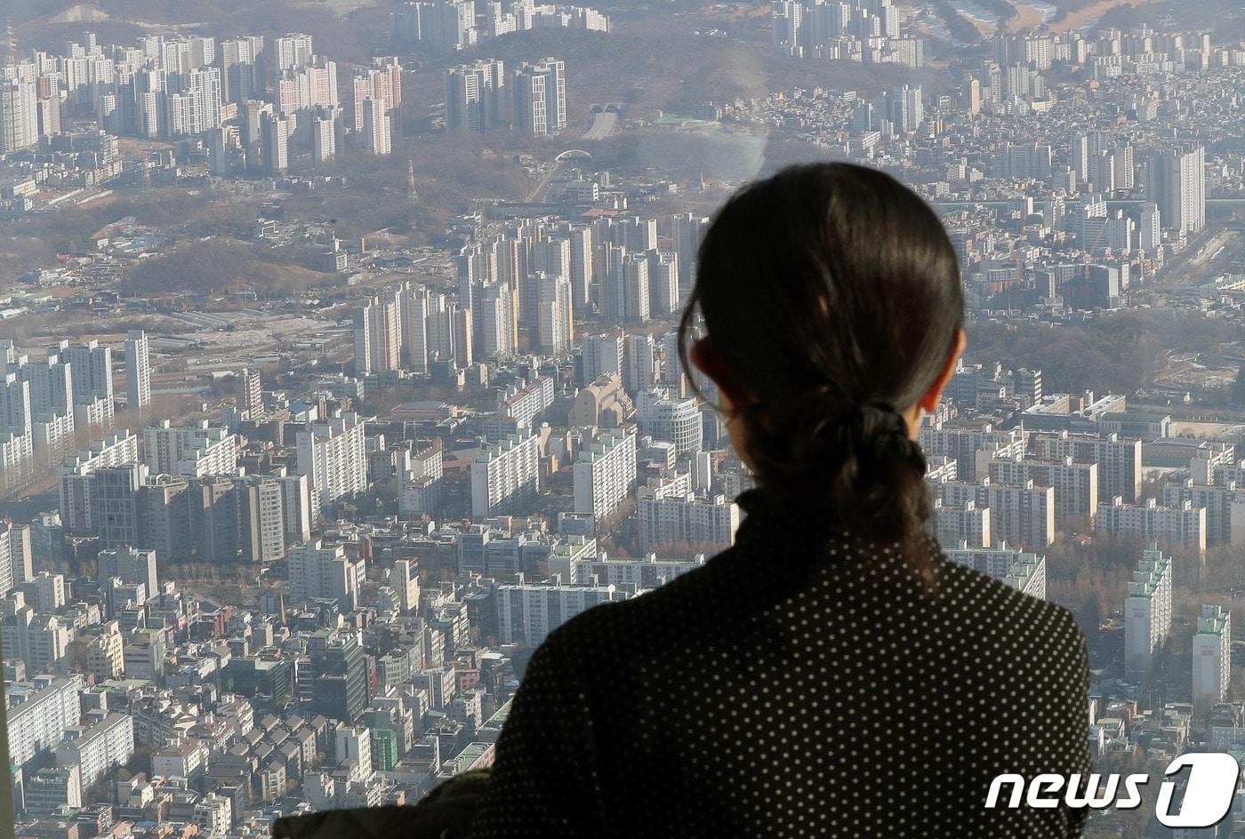 본문 이미지 - 서울 송파구 롯데월드타워 서울스카이에서 바라본 아파트 단지 모습. 2023.1.2/뉴스1 ⓒ News1 박세연 기자