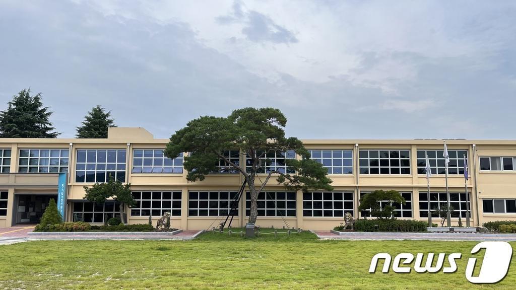 본문 이미지 - 옛 지수초등학교에 문을 연 &#39;K-기업가정신센터&#39;.