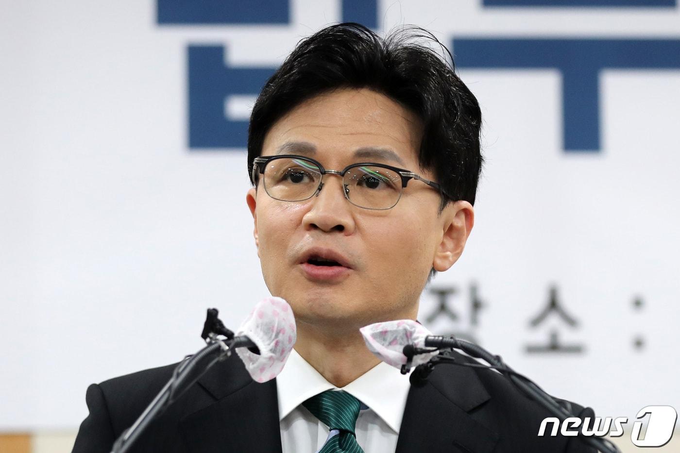 본문 이미지 - 한동훈 법무부 장관이 2일 오후 경기도 과천 법무부 청사에서 열린 2023년 법무부 시무식에서 신년사를 하고 있다. 2023.1.2/뉴스1 ⓒ News1 구윤성 기자