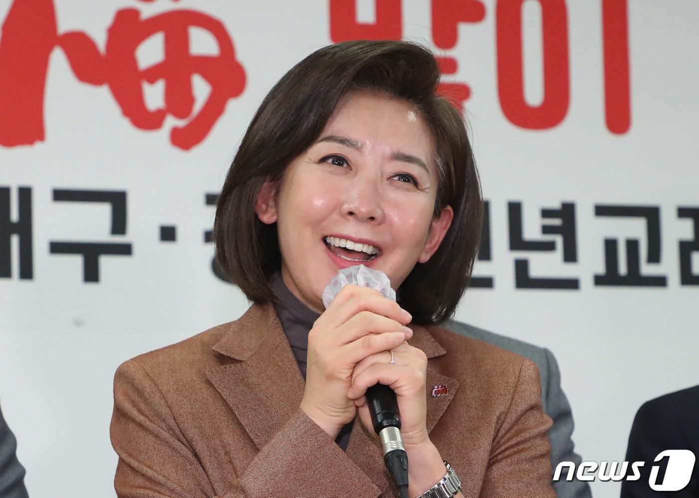 본문 이미지 - 나경원 저출산고령사회위원회 부위원장이 2일 오후 대구 수성구 범어동 국민의힘 대구시당에서 열린 '2023 대구·경북 신년 교례회'에 참석해 인사말을 하고 있다. 2023.1.2/뉴스1 ⓒ News1 공정식 기자