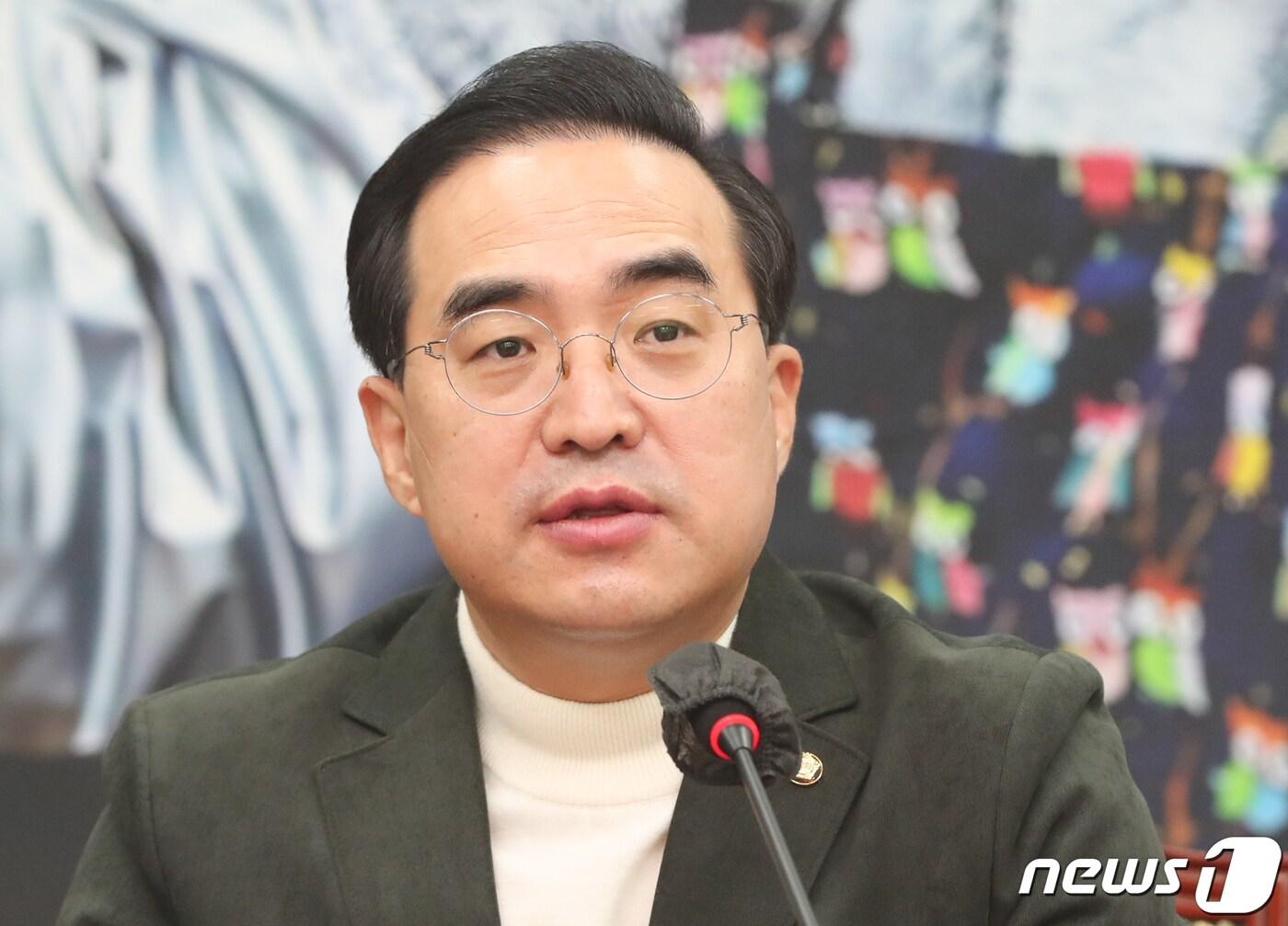 본문 이미지 - 박홍근 더불어민주당 원내대표가 20일 서울 여의도 국회에서 열린 최고위원회의에서 모두 발언을 하고 있다. 2022.1.20/뉴스1 ⓒ News1 허경 기자