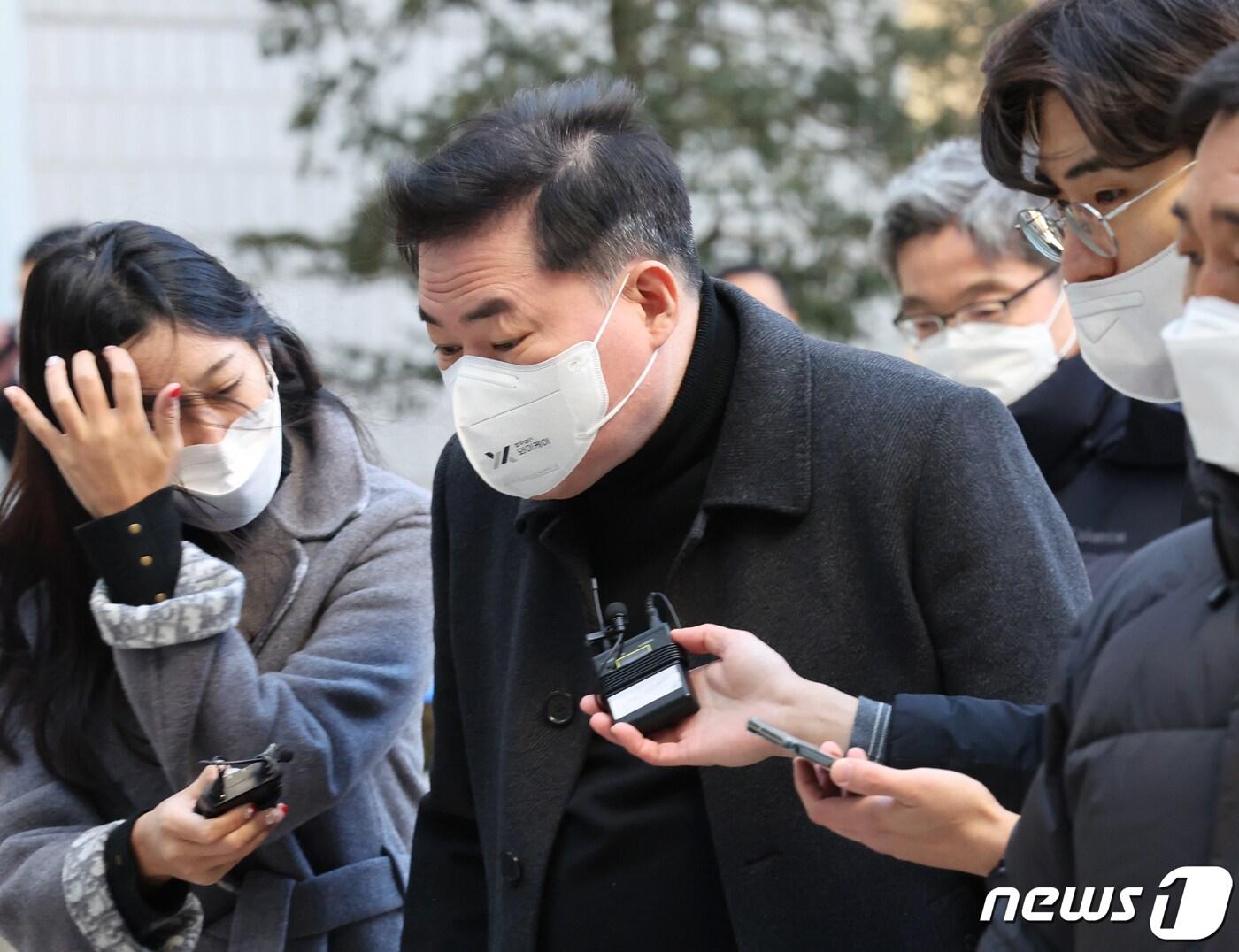 본문 이미지 - 유동규 전 성남도시개발공사 기획본부장이 20일 오전 서울 서초구 서울중앙지법에서 열린 대장동 개발 사업 로비·특혜 의혹 관련 1심 속행 공판에 출석하고 있다.(공동취재) 2023.1.20/뉴스1 ⓒ News1 민경석 기자