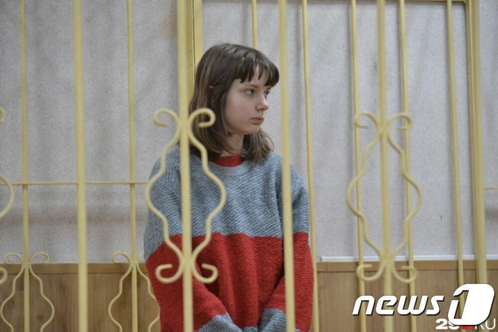 본문 이미지 - 러시아의 우크라이나 침공을 비판하는 발언을 온라인에 게재한 혐의로 구금된 올레샤 크리브초바.(29.RU 갈무리)